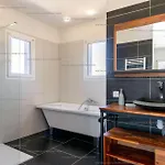 Piscine, Climatisation, Jardin, Barbecue, Internet, Refait A Neuf En 2023 Villa Six-Fours-les-Plages