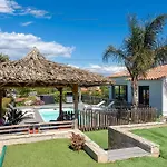 Piscine, Climatisation, Jardin, Barbecue, Internet, Refait A Neuf En 2023 *